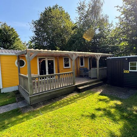 Ruime 5-Persoons Chalet Aan Het Bergumermeer Suameer Екстериор снимка